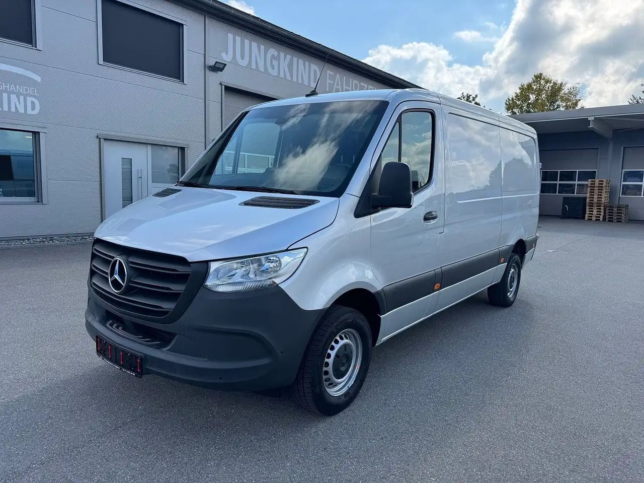 Mercedes-Benz Sprinter 317 CDI Lang Silber MBUX RWD Klima - Βαν: φωτογραφία 1 Mercedes-Benz Sprinter 317 CDI Lang Silber MBUX RWD Klima - Βαν: φωτογραφία 1