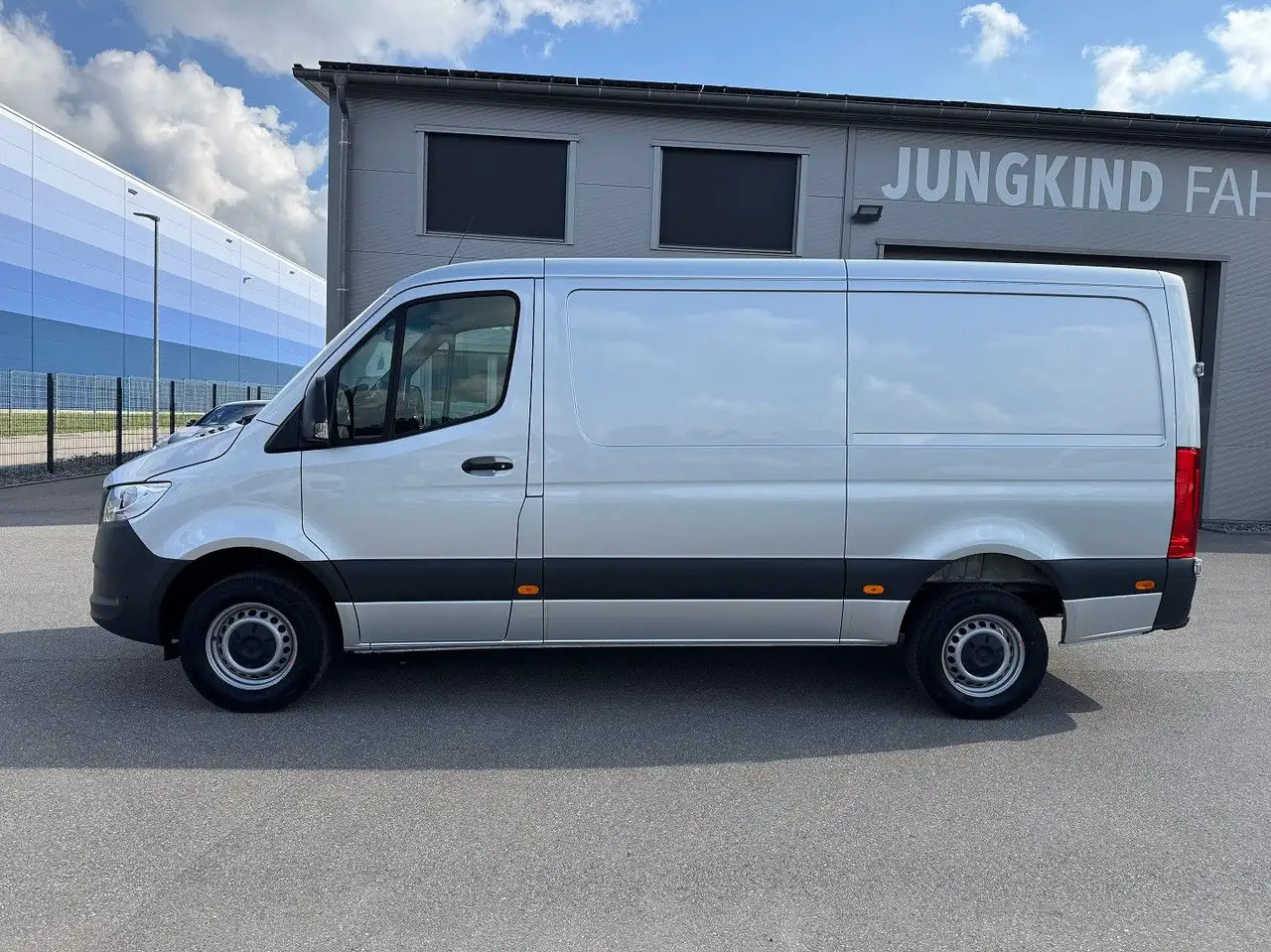 Mercedes-Benz Sprinter 317 CDI Lang Silber MBUX RWD Klima - Βαν: φωτογραφία 3 Mercedes-Benz Sprinter 317 CDI Lang Silber MBUX RWD Klima - Βαν: φωτογραφία 3