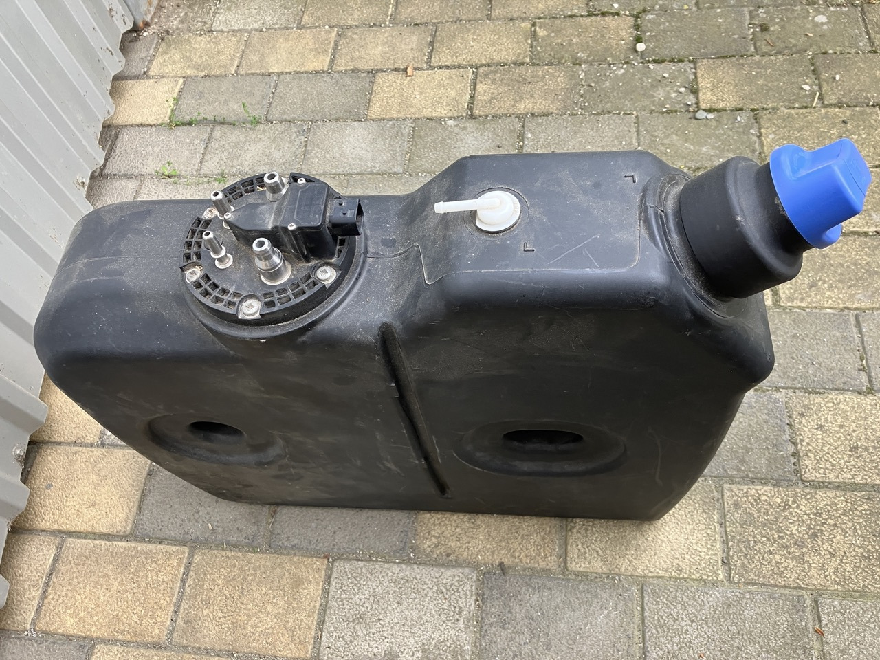 MERCEDES-BENZ A9674700815 - Μονάδα ρεζερβουάρ AdBlue για Φορτηγό: φωτογραφία 5 MERCEDES-BENZ A9674700815 - Μονάδα ρεζερβουάρ AdBlue για Φορτηγό: φωτογραφία 5