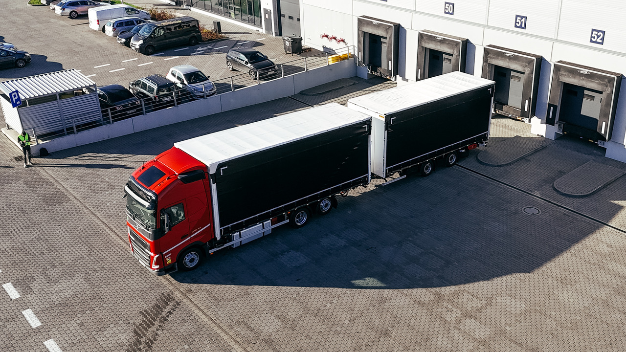 Volvo FH - Φορτηγό μουσαμάς: φωτογραφία 5 Volvo FH - Φορτηγό μουσαμάς: φωτογραφία 5