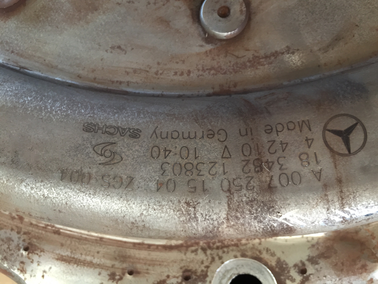 Gebrauchte Kupplungsdruckplatte MB Axor 1824, Motor Typ : OM 906 LA, Artikel - Nr. : A 007 250 15 04 - Πλάκα πίεσης για Φορτηγό: φωτογραφία 2 Gebrauchte Kupplungsdruckplatte MB Axor 1824, Motor Typ : OM 906 LA, Artikel - Nr. : A 007 250 15 04 - Πλάκα πίεσης για Φορτηγό: φωτογραφία 2