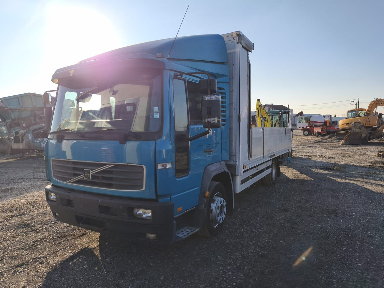 VOLVO FL 12 250, 2004 god. - Φορτηγό με ανοιχτή καρότσα: φωτογραφία 3 VOLVO FL 12 250, 2004 god. - Φορτηγό με ανοιχτή καρότσα: φωτογραφία 3