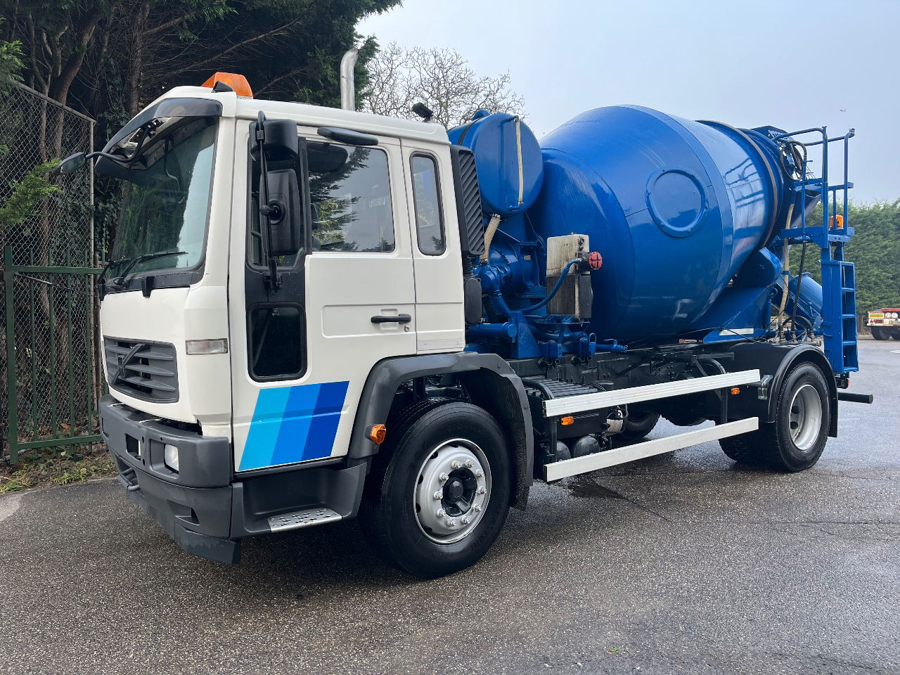 Volvo FL6 - Μπετονιέρα φορτηγό: φωτογραφία 1 Volvo FL6 - Μπετονιέρα φορτηγό: φωτογραφία 1