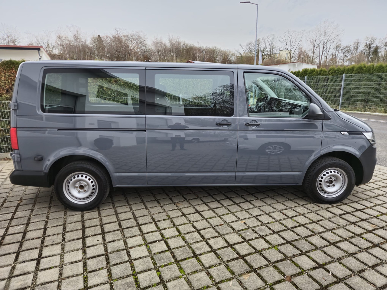 VOLKSWAGEN T6.1 Transporter Kombi LR/Navi/AppCon./6-Sitzer - Επιβατικό βαν: φωτογραφία 4 VOLKSWAGEN T6.1 Transporter Kombi LR/Navi/AppCon./6-Sitzer - Επιβατικό βαν: φωτογραφία 4