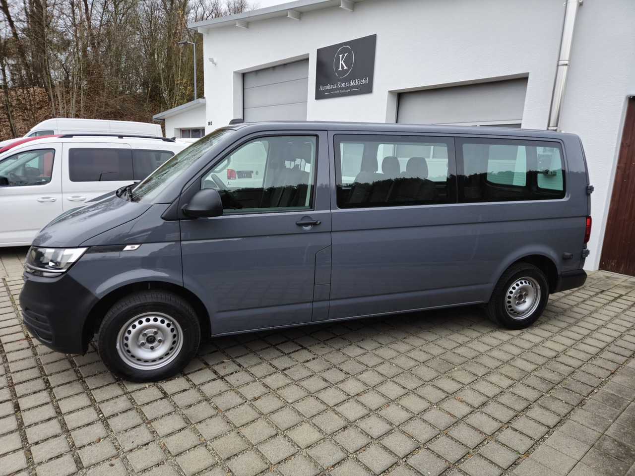 VOLKSWAGEN T6.1 Transporter Kombi LR/Navi/AppCon./6-Sitzer - Επιβατικό βαν: φωτογραφία 3 VOLKSWAGEN T6.1 Transporter Kombi LR/Navi/AppCon./6-Sitzer - Επιβατικό βαν: φωτογραφία 3