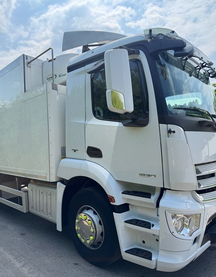 Mercedes-Benz ANTOS /1830/E 6/Chłodnia +Winda /18 Palet / Niski Przebieg122 Tys Km! - Φορτηγό ψυγείο: φωτογραφία 5 Mercedes-Benz ANTOS /1830/E 6/Chłodnia +Winda /18 Palet / Niski Przebieg122 Tys Km! - Φορτηγό ψυγείο: φωτογραφία 5