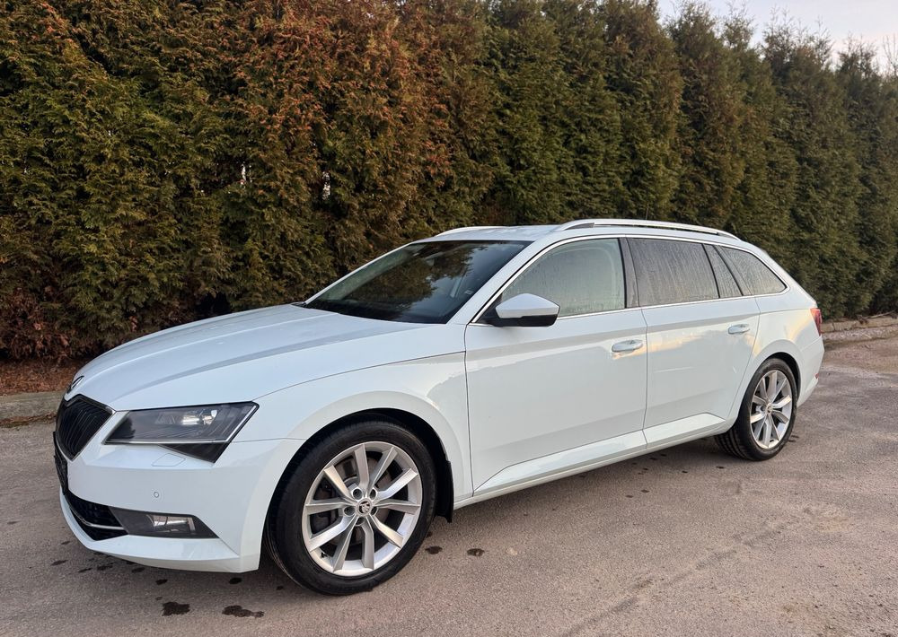 Skoda Superb 2.0 TSI 4x4 DSG SportLine - Station wagon: φωτογραφία 3 Skoda Superb 2.0 TSI 4x4 DSG SportLine - Station wagon: φωτογραφία 3