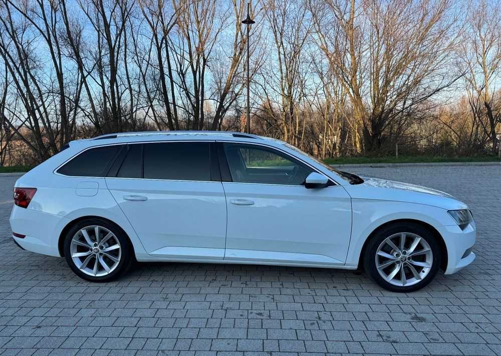 Skoda Superb 2.0 TSI 4x4 DSG SportLine - Station wagon: φωτογραφία 4 Skoda Superb 2.0 TSI 4x4 DSG SportLine - Station wagon: φωτογραφία 4