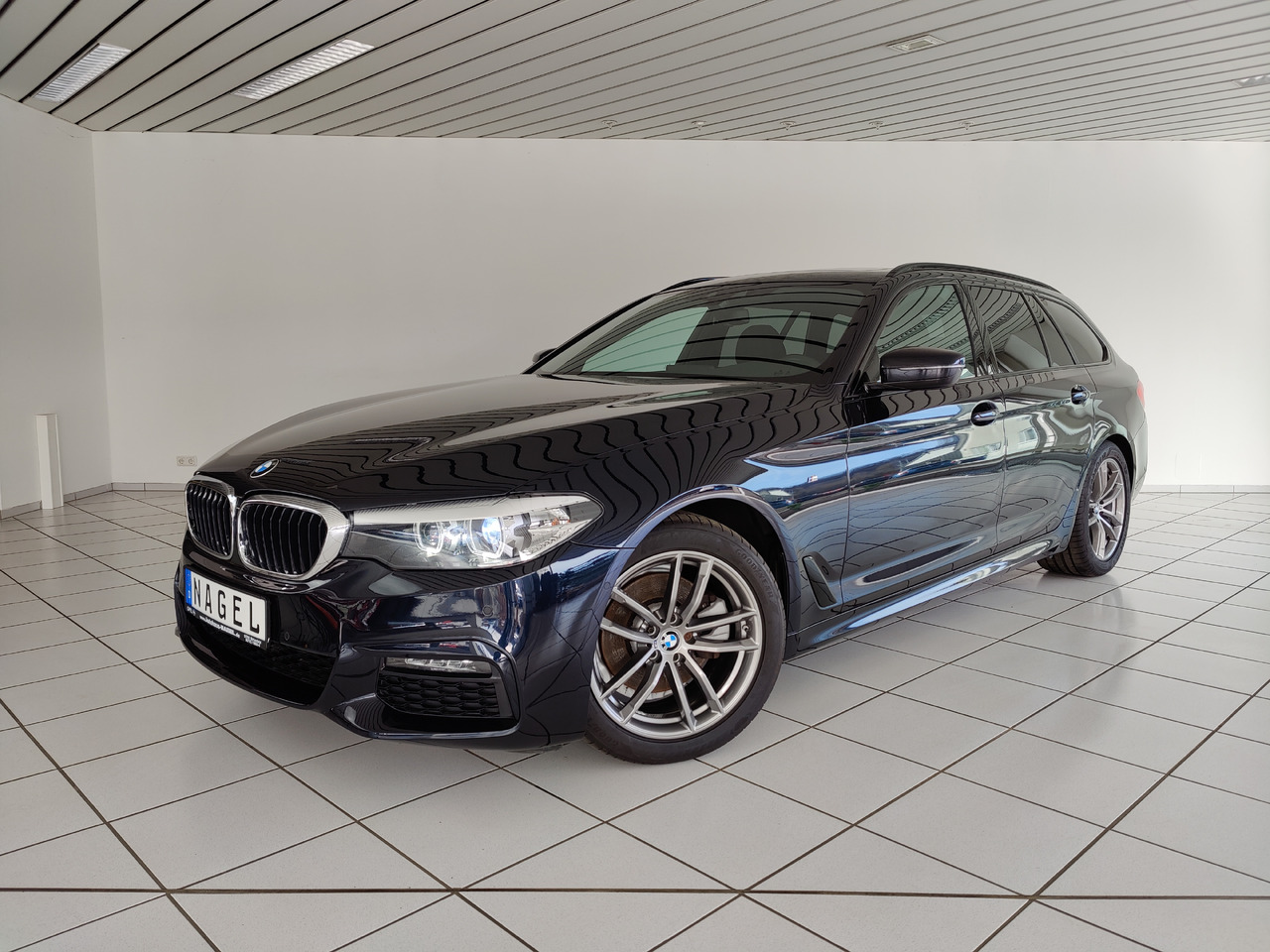 BMW 520 d xDrive M Sport Navi Kam Pano SHZ - Station wagon: φωτογραφία 1 BMW 520 d xDrive M Sport Navi Kam Pano SHZ - Station wagon: φωτογραφία 1