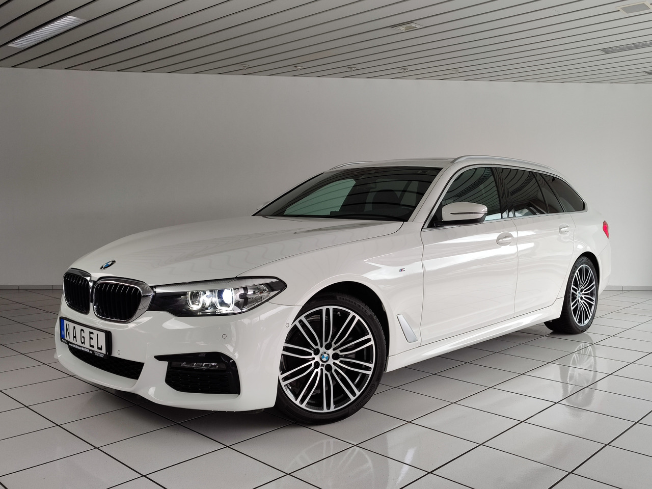 BMW 520 d xDrive Touring M Sport Pano Navi Rükam Apple Android DAB - Station wagon: φωτογραφία 1 BMW 520 d xDrive Touring M Sport Pano Navi Rükam Apple Android DAB - Station wagon: φωτογραφία 1