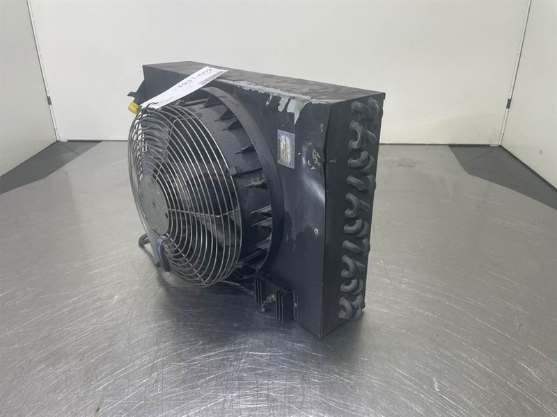 Cat 928G-Avrora - 175-ED2-0001a - Airco condenser - Πλαίσιο/ Σασί για Κατασκευή μηχανήματα: φωτογραφία 2 Cat 928G-Avrora - 175-ED2-0001a - Airco condenser - Πλαίσιο/ Σασί για Κατασκευή μηχανήματα: φωτογραφία 2