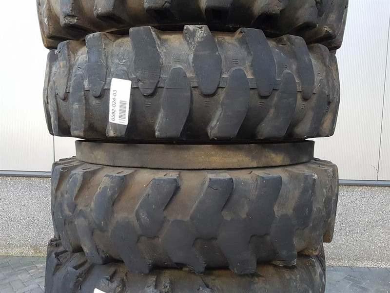 Furukawa W725LS-10.00-20-Tire/Reifen/Band - Ελαστικά και ζάντες για Κατασκευή μηχανήματα: φωτογραφία 4 Furukawa W725LS-10.00-20-Tire/Reifen/Band - Ελαστικά και ζάντες για Κατασκευή μηχανήματα: φωτογραφία 4