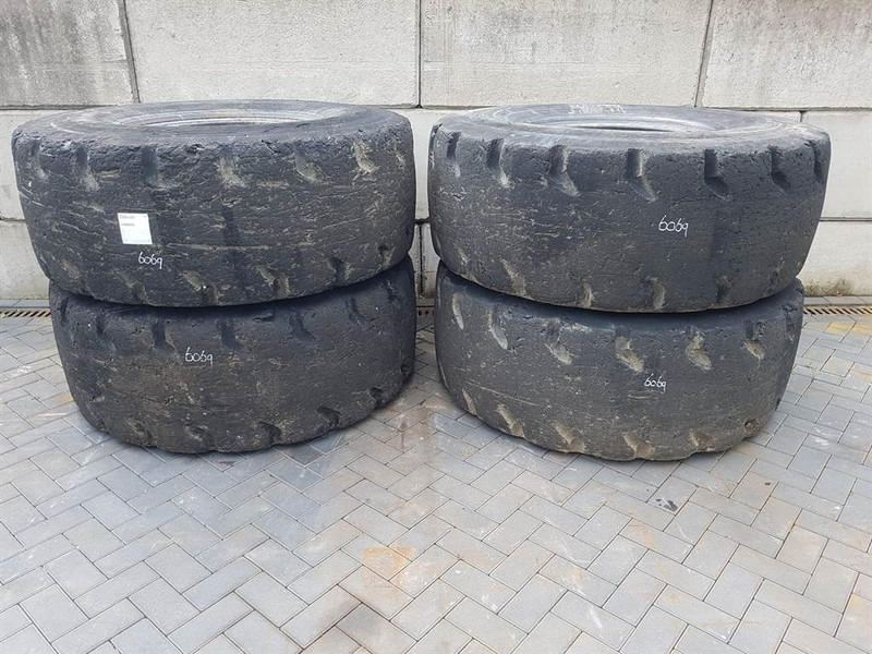 Goodyear 23.5-25 - Tyre/Reifen/Band - Ελαστικό για Κατασκευή μηχανήματα: φωτογραφία 1 Goodyear 23.5-25 - Tyre/Reifen/Band - Ελαστικό για Κατασκευή μηχανήματα: φωτογραφία 1