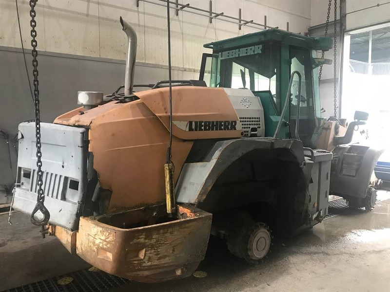 Liebherr L 544 (For parts) - Ελαστιχοφόρος φορτωτής: φωτογραφία 1 Liebherr L 544 (For parts) - Ελαστιχοφόρος φορτωτής: φωτογραφία 1