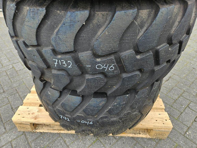 Schaeff SKL834-Firestone 405/70R18-Tire/Reifen/Band - Ελαστικά και ζάντες για Κατασκευή μηχανήματα: φωτογραφία 3 Schaeff SKL834-Firestone 405/70R18-Tire/Reifen/Band - Ελαστικά και ζάντες για Κατασκευή μηχανήματα: φωτογραφία 3