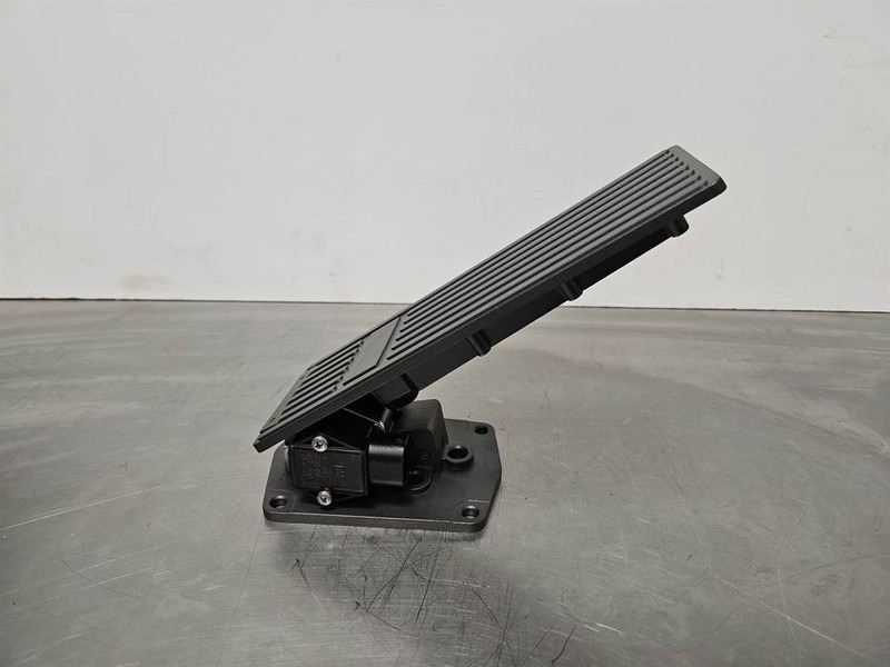 Terex TL260-5350260006-Gas pedal/Fusspedal/Gaspedaal - Ηλεκτρικό σύστημα για Κατασκευή μηχανήματα: φωτογραφία 4 Terex TL260-5350260006-Gas pedal/Fusspedal/Gaspedaal - Ηλεκτρικό σύστημα για Κατασκευή μηχανήματα: φωτογραφία 4