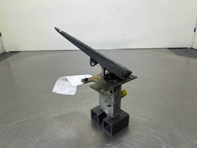 Terex TW150-Atlas 6049419/6047885-Gas pedal - Καμπίνα και εσωτερικό για Κατασκευή μηχανήματα: φωτογραφία 3 Terex TW150-Atlas 6049419/6047885-Gas pedal - Καμπίνα και εσωτερικό για Κατασκευή μηχανήματα: φωτογραφία 3