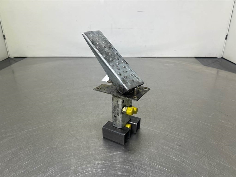Terex TW150-Atlas 6049419/6047885-Gas pedal - Καμπίνα και εσωτερικό για Κατασκευή μηχανήματα: φωτογραφία 1 Terex TW150-Atlas 6049419/6047885-Gas pedal - Καμπίνα και εσωτερικό για Κατασκευή μηχανήματα: φωτογραφία 1