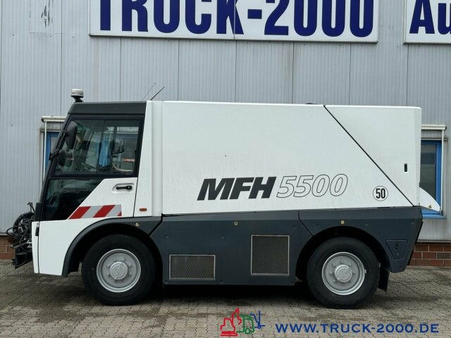 Σάρωθρο δρόμων Schmidt MFH 5500 3 Besen + Hochdruckreiniger mit Lanze: φωτογραφία 15