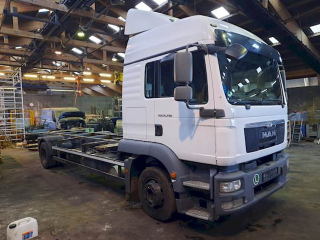 MAN TGM 15.290 4X2 LL - Φορτηγό μεταφοράς εμπορευματοκιβωτίων/ Κινητό αμάξωμα: φωτογραφία 4 MAN TGM 15.290 4X2 LL - Φορτηγό μεταφοράς εμπορευματοκιβωτίων/ Κινητό αμάξωμα: φωτογραφία 4