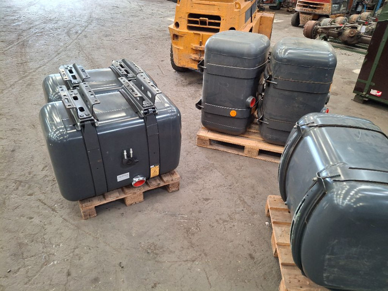 Mercedes-Benz 290L - Ρεζερβουάρ καυσίμου: φωτογραφία 4 Mercedes-Benz 290L - Ρεζερβουάρ καυσίμου: φωτογραφία 4