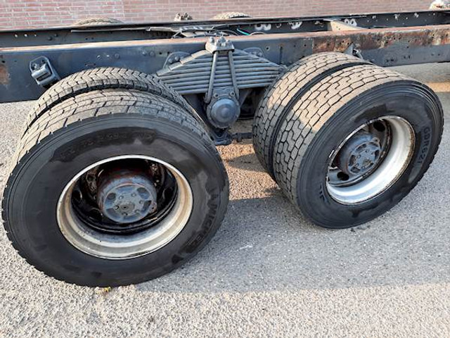 Volvo F 12 6*4 STEEL SUSPENSION - Φορτηγό σασί: φωτογραφία 2 Volvo F 12 6*4 STEEL SUSPENSION - Φορτηγό σασί: φωτογραφία 2