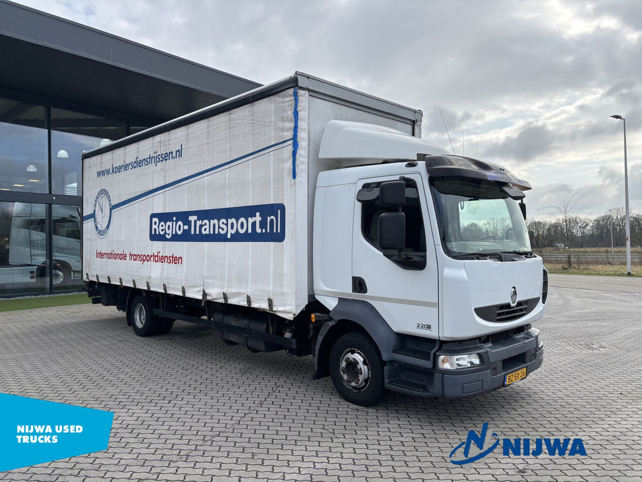 Renault MIDLUM 220 4x2 Schuifzeil + Laadklep - Φορτηγό μουσαμάς: φωτογραφία 2 Renault MIDLUM 220 4x2 Schuifzeil + Laadklep - Φορτηγό μουσαμάς: φωτογραφία 2