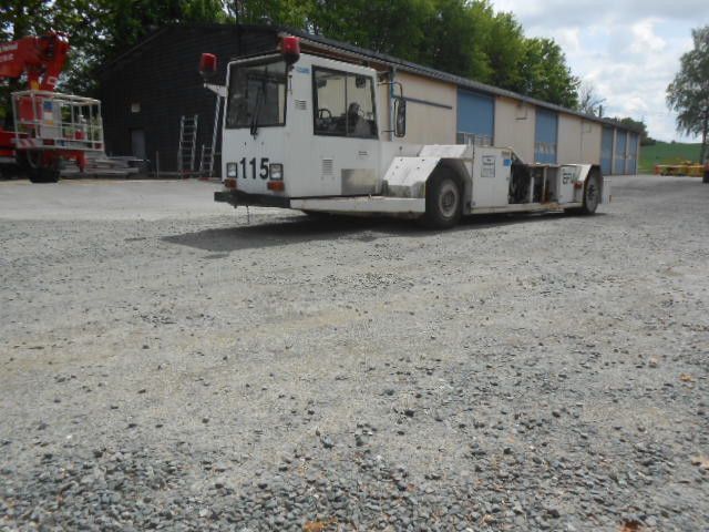 MAN AM110 Flugzeugschlepper MAN AM110 Flugzeugschlepper - Ελκυστήρας αεροσκαφών: φωτογραφία 1 MAN AM110 Flugzeugschlepper MAN AM110 Flugzeugschlepper - Ελκυστήρας αεροσκαφών: φωτογραφία 1