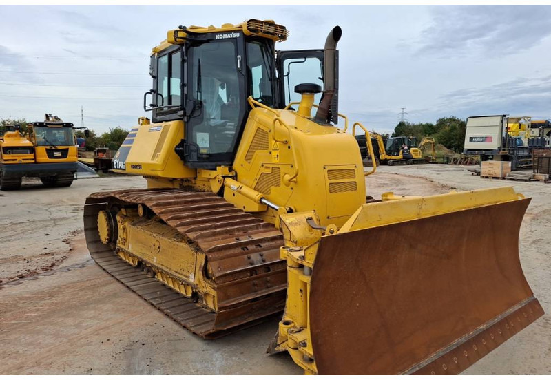 Komatsu D61PXI-24E0 - Μπουλντόζα: φωτογραφία 1 Komatsu D61PXI-24E0 - Μπουλντόζα: φωτογραφία 1