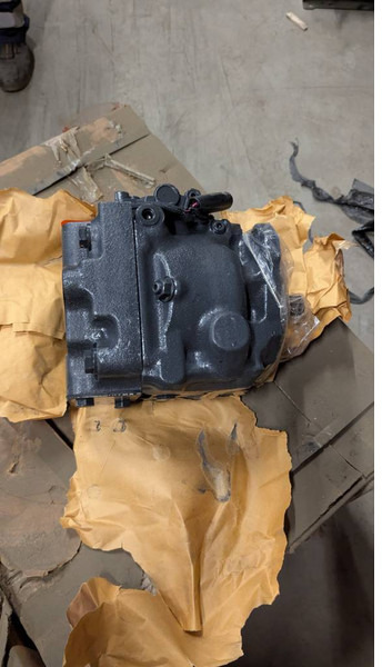 Komatsu WA380-6 or WA430-6 hydraulic pump 708-1W-41570 - Υδραυλικό για Κατασκευή μηχανήματα: φωτογραφία 2 Komatsu WA380-6 or WA430-6 hydraulic pump 708-1W-41570 - Υδραυλικό για Κατασκευή μηχανήματα: φωτογραφία 2