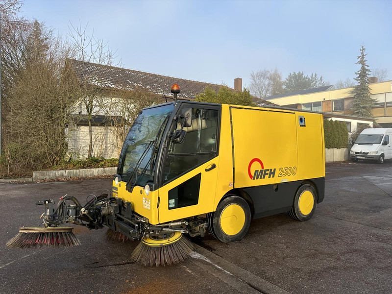 Diversen MFH 2500 Kehrmaschine Klima 3 Besen AEBI MATEC MFH 2500 Kehrmaschine Klima 3 Besen - Βιομηχανικό σάρωθρο: φωτογραφία 4 Diversen MFH 2500 Kehrmaschine Klima 3 Besen AEBI MATEC MFH 2500 Kehrmaschine Klima 3 Besen - Βιομηχανικό σάρωθρο: φωτογραφία 4