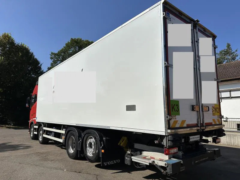 Volvo FH 16.550 XL 8x2 Tief Kühlkoffer ThermoKing LBW - Φορτηγό: φωτογραφία 3 Volvo FH 16.550 XL 8x2 Tief Kühlkoffer ThermoKing LBW - Φορτηγό: φωτογραφία 3