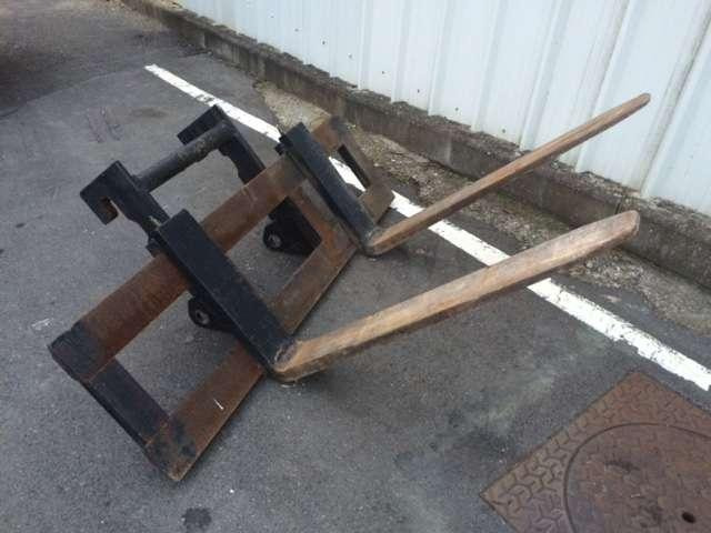 Attache rapide - Πιρούνες: φωτογραφία 1 Attache rapide - Πιρούνες: φωτογραφία 1