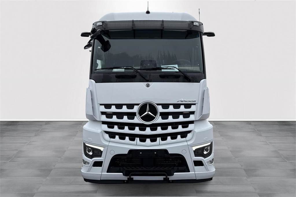 Mercedes-Benz AROCS 3253 8x4 Koukkuauto - Φορτηγό φόρτωσης γάντζου: φωτογραφία 2 Mercedes-Benz AROCS 3253 8x4 Koukkuauto - Φορτηγό φόρτωσης γάντζου: φωτογραφία 2