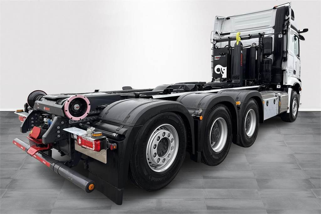 Mercedes-Benz AROCS 3253 8x4 Koukkuauto - Φορτηγό φόρτωσης γάντζου: φωτογραφία 5 Mercedes-Benz AROCS 3253 8x4 Koukkuauto - Φορτηγό φόρτωσης γάντζου: φωτογραφία 5