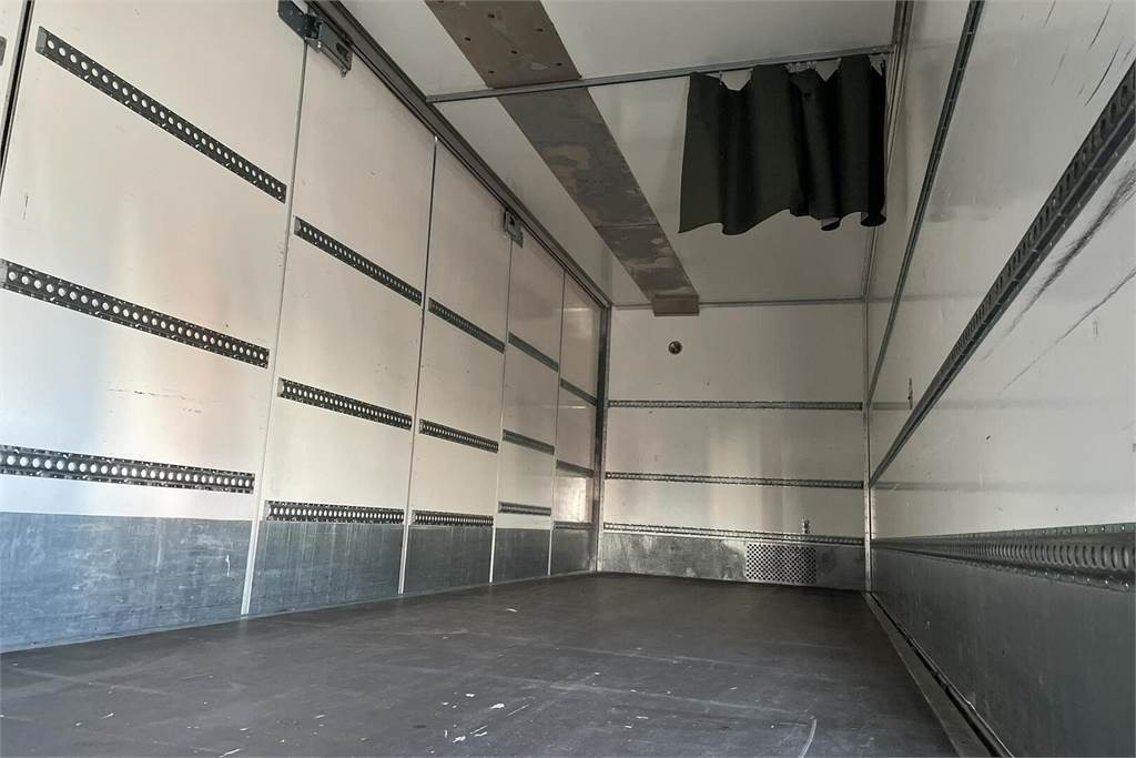 Φορτηγό ισοθερμικό Mercedes-Benz Actros 1827 4x2 8,7m umpikori+PL nostin: φωτογραφία 7