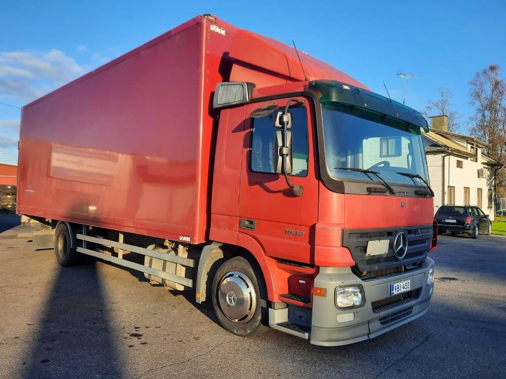 Mercedes-Benz Actros 1832 - Φορτηγό κόφα: φωτογραφία 2 Mercedes-Benz Actros 1832 - Φορτηγό κόφα: φωτογραφία 2