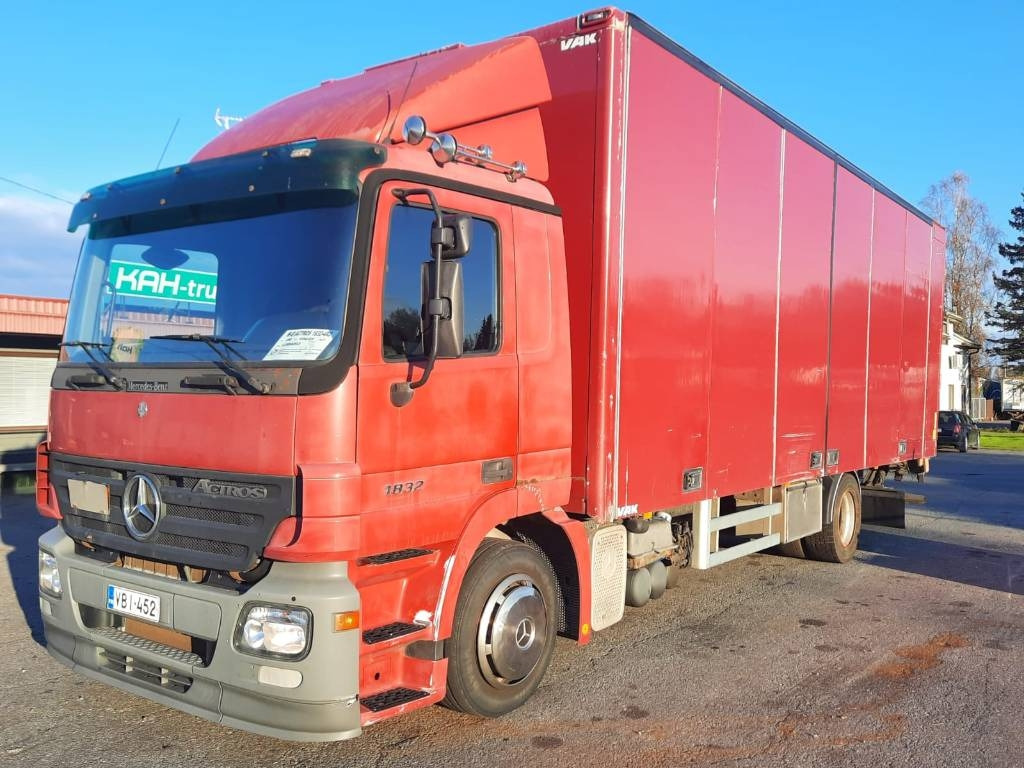 Mercedes-Benz Actros 1832 - Φορτηγό κόφα: φωτογραφία 1 Mercedes-Benz Actros 1832 - Φορτηγό κόφα: φωτογραφία 1