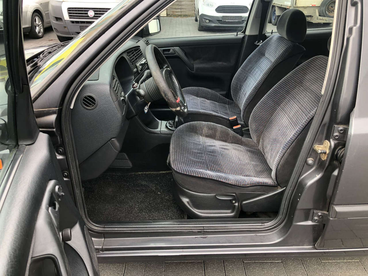 Λιμουζίνα/ Sedan Volkswagen Golf 1.8 GL Klima: φωτογραφία 9 Λιμουζίνα/ Sedan Volkswagen Golf 1.8 GL Klima: φωτογραφία 9