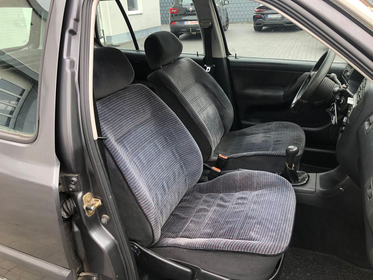 Λιμουζίνα/ Sedan Volkswagen Golf 1.8 GL Klima: φωτογραφία 17 Λιμουζίνα/ Sedan Volkswagen Golf 1.8 GL Klima: φωτογραφία 17