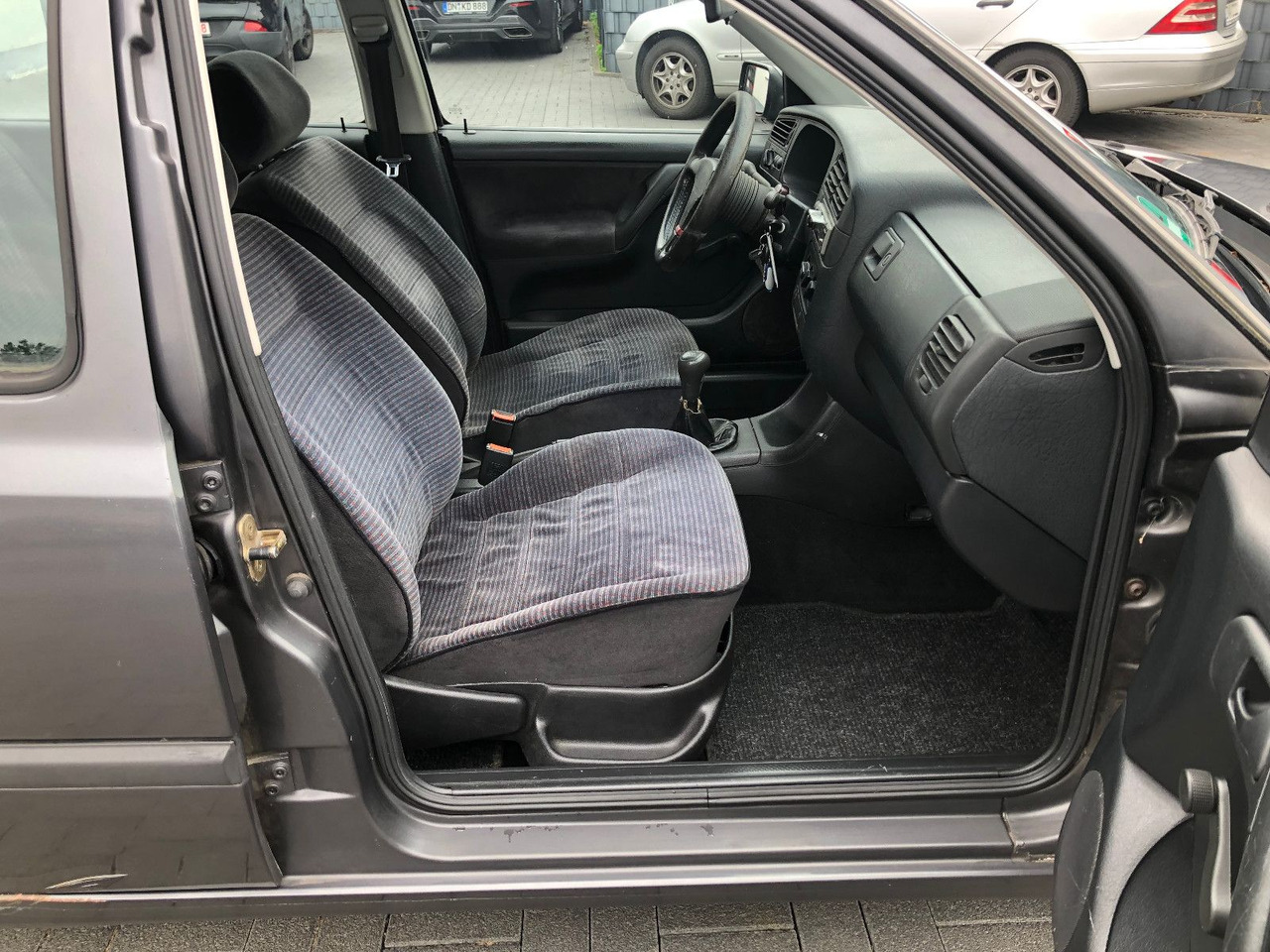 Λιμουζίνα/ Sedan Volkswagen Golf 1.8 GL Klima: φωτογραφία 16 Λιμουζίνα/ Sedan Volkswagen Golf 1.8 GL Klima: φωτογραφία 16