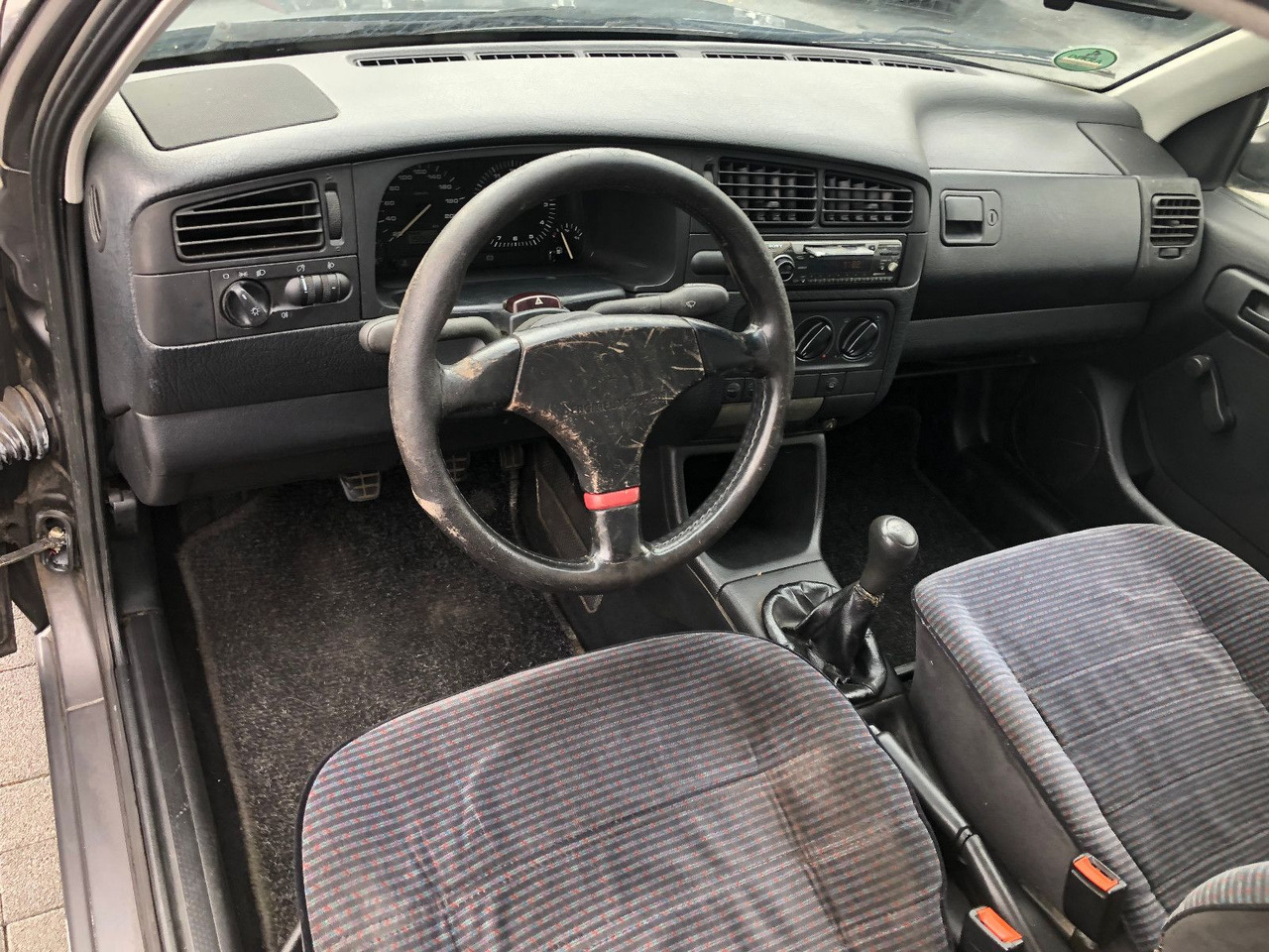 Λιμουζίνα/ Sedan Volkswagen Golf 1.8 GL Klima: φωτογραφία 11 Λιμουζίνα/ Sedan Volkswagen Golf 1.8 GL Klima: φωτογραφία 11