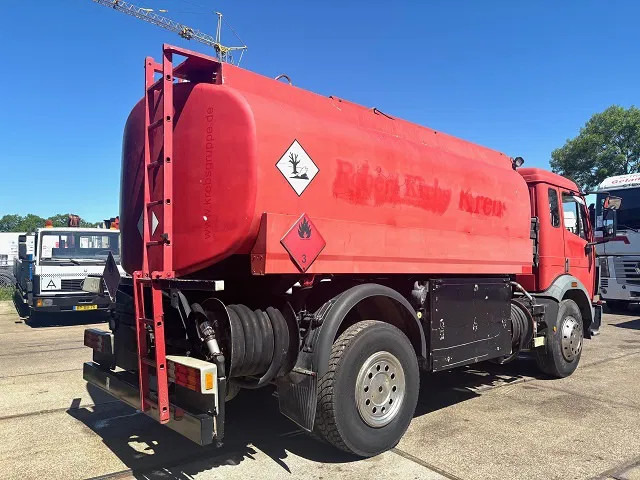 Mercedes-Benz SK 1726 (ORIGINAL GERMAN) 13.500 LITER TANK TRUCK (ZF16 MANUAL GEARBOX / FULL STEEL SUSPENSION / REDUCTION AXLE / ANALOG COUNTER - Φορτηγό βυτιοφόρο: φωτογραφία 3 Mercedes-Benz SK 1726 (ORIGINAL GERMAN) 13.500 LITER TANK TRUCK (ZF16 MANUAL GEARBOX / FULL STEEL SUSPENSION / REDUCTION AXLE / ANALOG COUNTER - Φορτηγό βυτιοφόρο: φωτογραφία 3