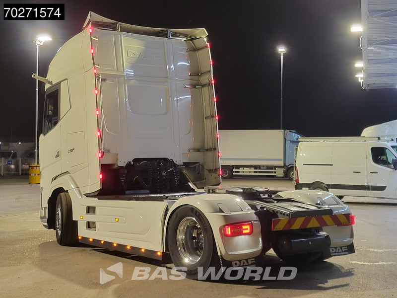 DAF XF 530 4X2 Retarder 2x Tanks Standklima Leather Alcoa's - Τράκτορας: φωτογραφία 2 DAF XF 530 4X2 Retarder 2x Tanks Standklima Leather Alcoa's - Τράκτορας: φωτογραφία 2