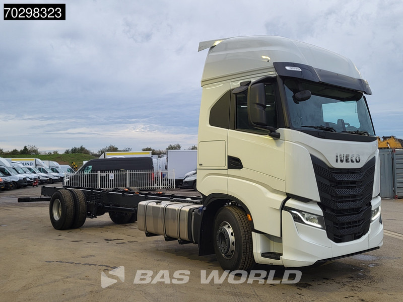 Iveco S-Way 420 4X2 NEW! Chassis, Automatic Standklima 2xTanks Euro 6 - Φορτηγό σασί: φωτογραφία 3 Iveco S-Way 420 4X2 NEW! Chassis, Automatic Standklima 2xTanks Euro 6 - Φορτηγό σασί: φωτογραφία 3