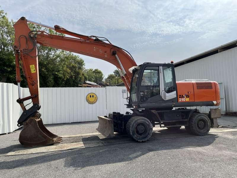 Hitachi ZX210W-3 - Τροχοφόρος εκσκαφέας: φωτογραφία 1 Hitachi ZX210W-3 - Τροχοφόρος εκσκαφέας: φωτογραφία 1