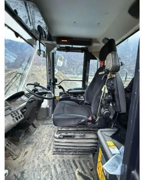 Ελαστιχοφόρος φορτωτής Komatsu WA380-8: φωτογραφία 10 Ελαστιχοφόρος φορτωτής Komatsu WA380-8: φωτογραφία 10