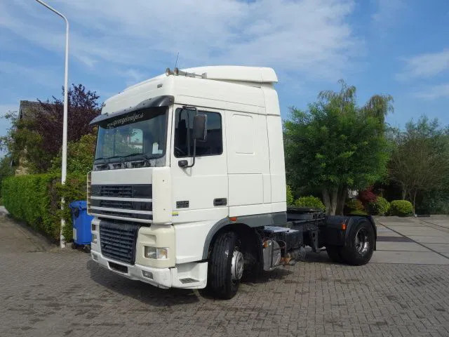 DAF XF 430 EURO3 MANAULE GEAR - Τράκτορας: φωτογραφία 4 DAF XF 430 EURO3 MANAULE GEAR - Τράκτορας: φωτογραφία 4