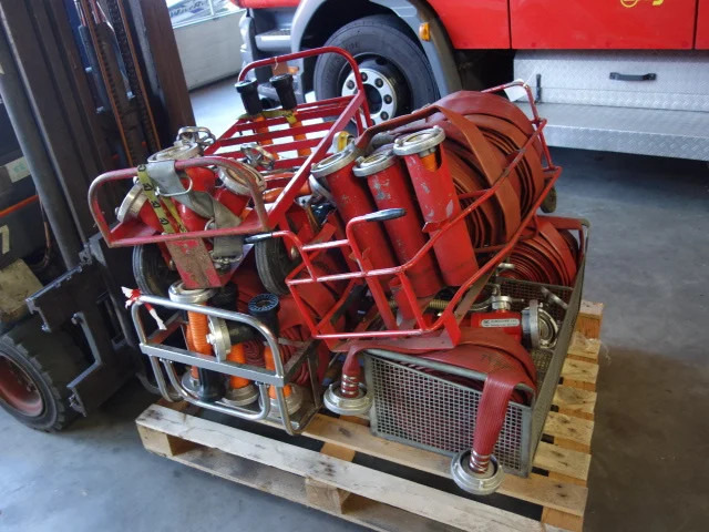 Mercedes-Benz 80euro fire hose - Πυροσβεστικό όχημα: φωτογραφία 5 Mercedes-Benz 80euro fire hose - Πυροσβεστικό όχημα: φωτογραφία 5