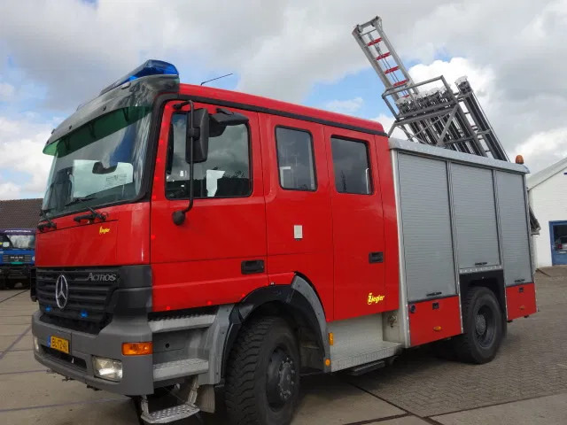 Mercedes-Benz Actros 1831 4X4 ZIEGLER BOMBEROS POMP,2500 L TANK - Πυροσβεστικό όχημα: φωτογραφία 3 Mercedes-Benz Actros 1831 4X4 ZIEGLER BOMBEROS POMP,2500 L TANK - Πυροσβεστικό όχημα: φωτογραφία 3